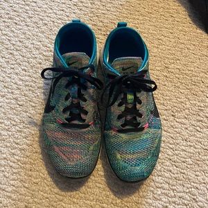 Nike free 5.0 flynit size 8 multicolor green pink teal